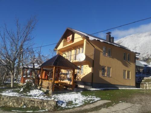 Dedushi Guesthouse &Wood Cabins-Camping Place Gusinje Экстерьер фото