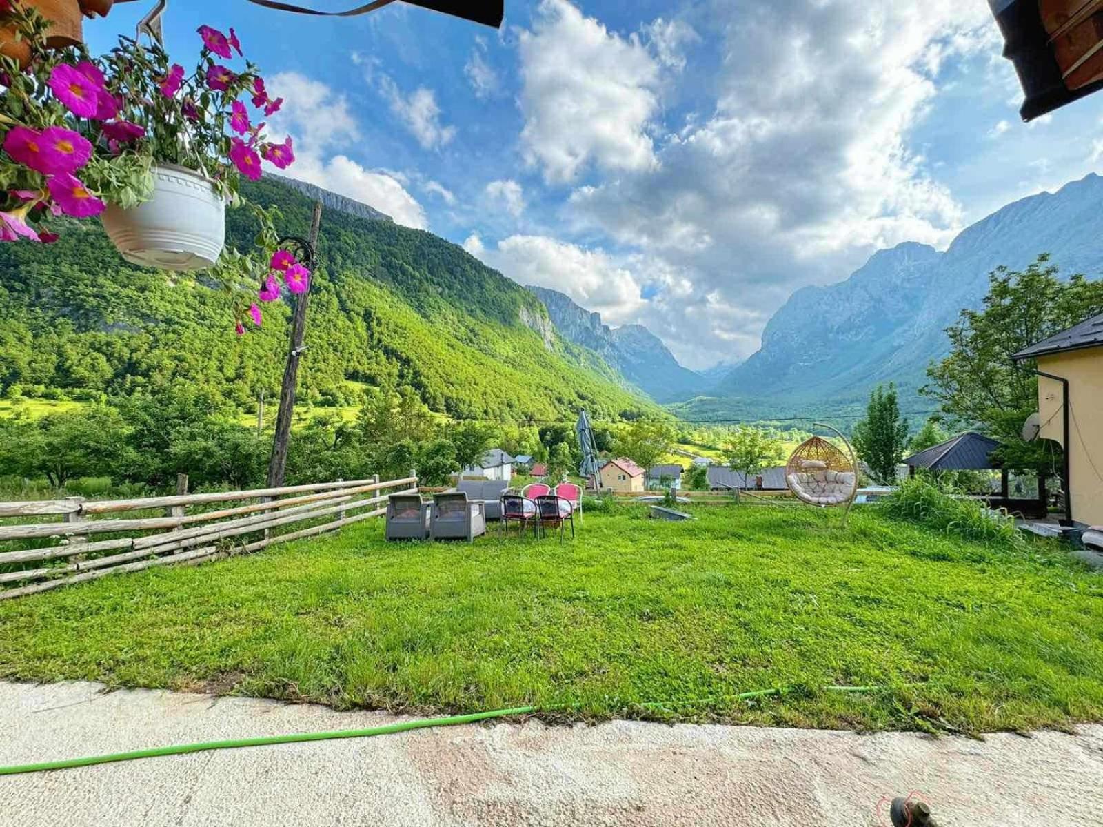 Dedushi Guesthouse &Wood Cabins-Camping Place Gusinje Экстерьер фото